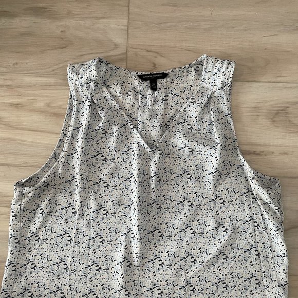 Banana Republic Pleated V-Neck Tank - Sz M - Picture 2 of 4